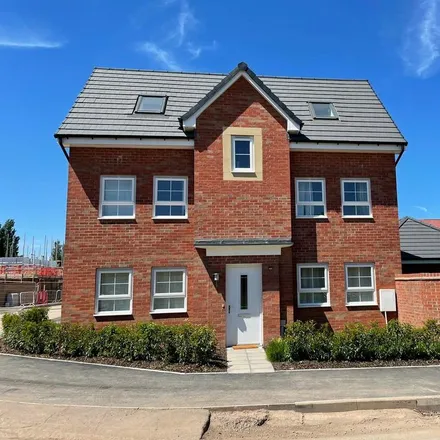 Rent this 5 bed house on 11 Fieldfare Way in Coventry, CV4 8DX