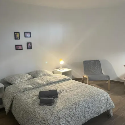 Rent this 8 bed room on Rua Carvalho Araújo 1 in 1885-020 Loures, Portugal