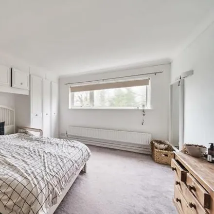 Image 5 - The Rise, London, NW7 2LL, United Kingdom - Apartment for sale