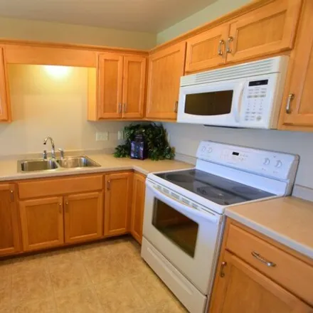 Image 5 - 1300 Willow Creek Parkway, Green Bay, WI 54311, USA - Condo for sale