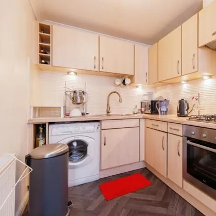 Image 4 - Sun Gardens, Thornaby-on-Tees, TS17 6PL, United Kingdom - Apartment for sale