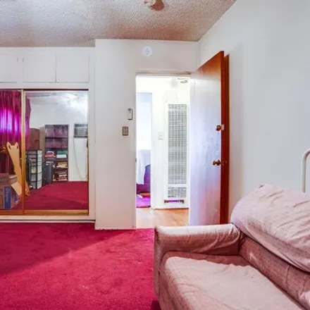 Image 4 - 1581 West 82nd Street, Los Angeles, CA 90047, USA - House for sale