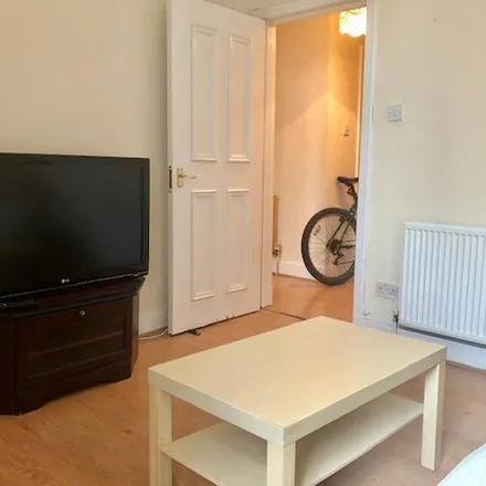 Rent this 1 bed apartment on 4 in 6, 8