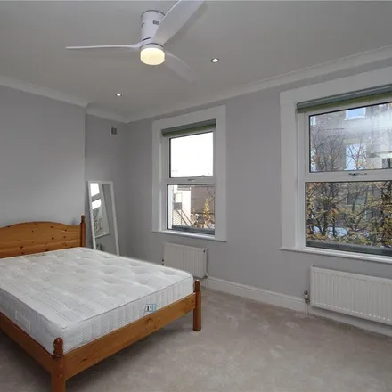 Rent this 3 bed apartment on Bikehangar 3970 in Grove Road, London