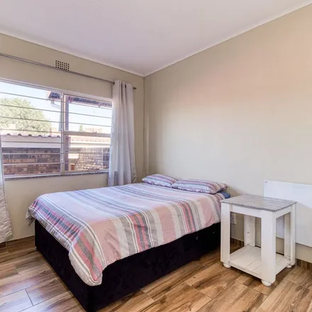 Image 4 - Checkers Hyper, Constantia Drive, Floracliffe, Roodepoort, 1709, South Africa - Townhouse for rent