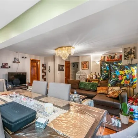 Image 7 - 97-13 134th Street, New York, NY 11419, USA - House for sale