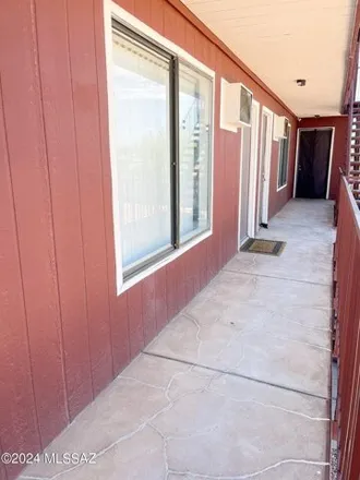 Rent this studio condo on 2867 North Winstel Boulevard in Tucson, AZ 85716