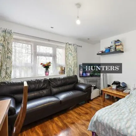 Image 2 - Newton House, Cornwall Street, St. George in the East, London, E1 2QN, United Kingdom - Apartment for sale