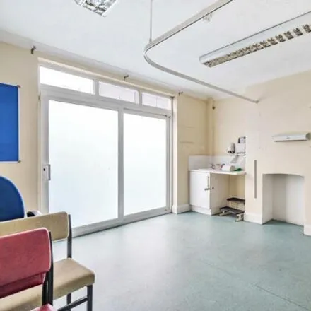 Image 3 - East Croydon Medical Centre, Brickwood Road, London, CR0 6UL, United Kingdom - House for sale