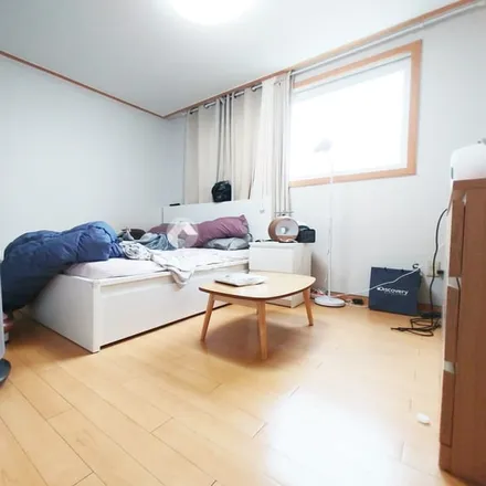 Rent this 2 bed apartment on 서울특별시 송파구 송파동 46-20