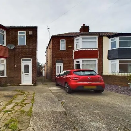 Buy this 3 bed duplex on Grinkle Road in Redcar, TS10 5DT