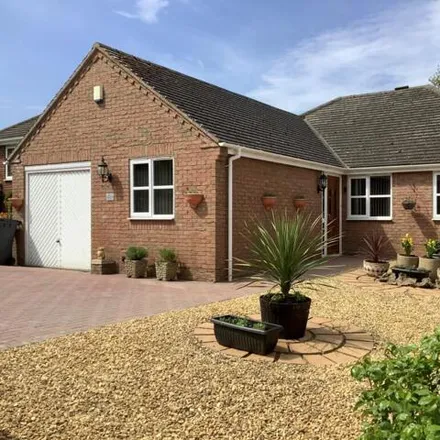 Buy this 3 bed house on Hall Wood Close in Swadlincote, Derbyshire