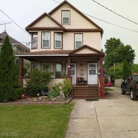 Buy this 4 bed house on John Pais Auto Service in East Broad Street, Elyria
