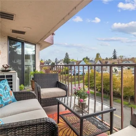 Buy this 2 bed condo on 909 North I Street in Tacoma, WA 98403