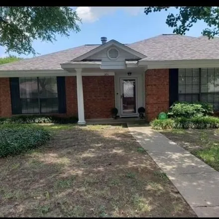 Rent this 3 bed house on 301 Alder Drive in Allen, TX 75002