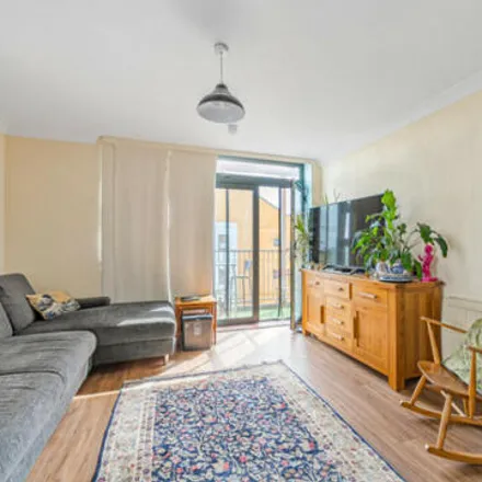 Image 2 - Maltings Close, London, London, E3 3tb - Apartment for sale