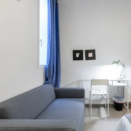 Rent this 5 bed room on Carrer dels Centelles in 33, 46006 Valencia