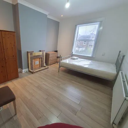 Rent this studio apartment on Montpelier Road in London, SE15 2HA
