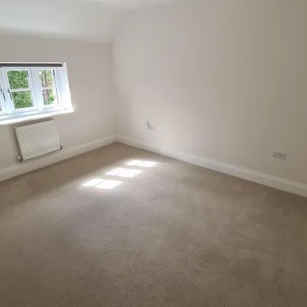 Image 4 - Leyland Road, Braunstone Town, LE3 2JR, United Kingdom - Apartment for rent