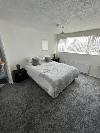Rent this 5 bed house on 17 Fairford Terrace in Leeds, LS11 5EQ