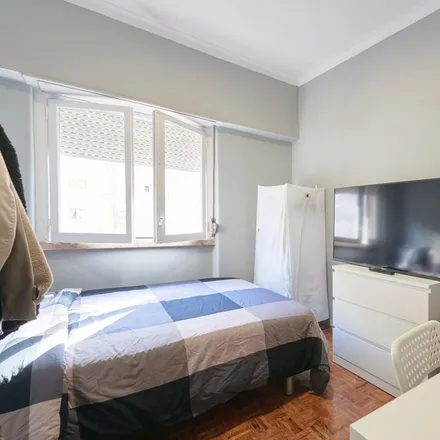 Rent this 6 bed room on Rua República da Bolívia
