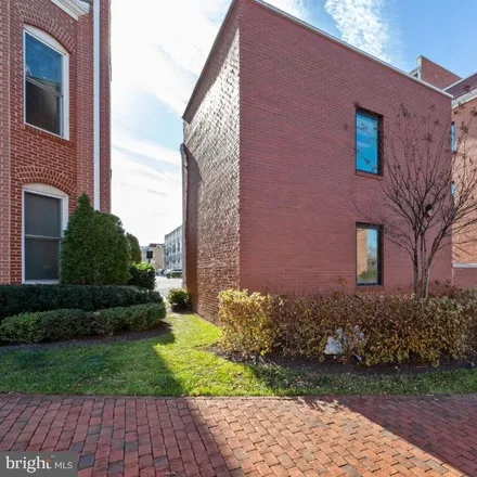 Image 3 - 613 East Custis Avenue, Alexandria, VA 22301, USA - Townhouse for rent