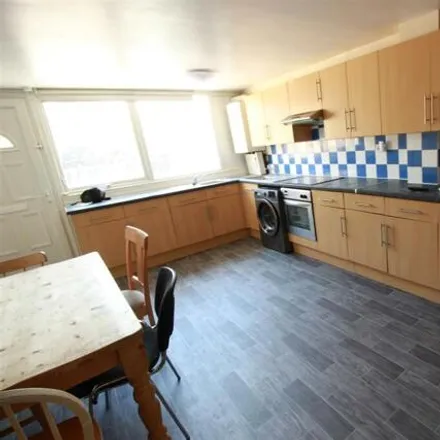 Rent this 6 bed townhouse on Barchester Close in London, UB8 2JY