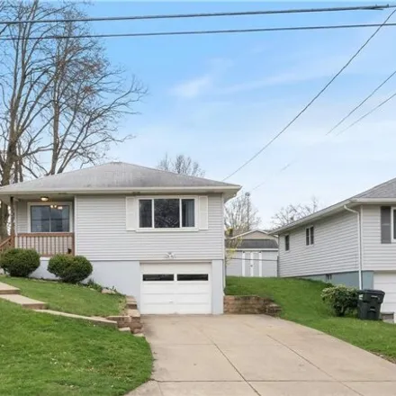 Buy this 4 bed house on 392 Lincoln Avenue in Barberton, OH 44203