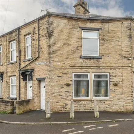 Buy this 2 bed townhouse on Oakenshaw Cross in Wyke Lane, Cleckheaton