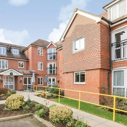 Rent this 1 bed apartment on Parvis Road in Byfleet, KT14 7HJ