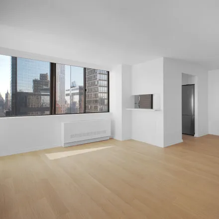 Image 3 - 180 W 60th St, Unit 34M - Apartment for rent