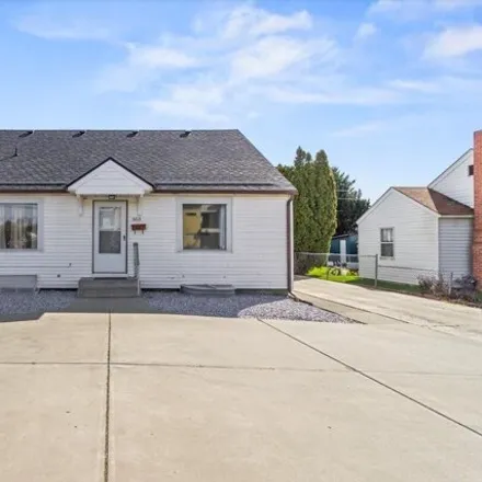 Buy this 3 bed house on 1624 South 16th Avenue in Yakima, WA 98902