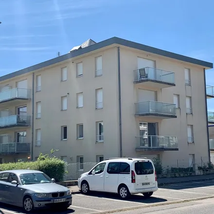 Image 1 - 15 Place du Bourg, 12450 Luc-la-Primaube, France - Apartment for rent