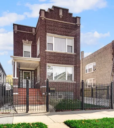 Image 3 - 8417 South Manistee Avenue, Chicago, IL 60617, USA - Duplex for sale