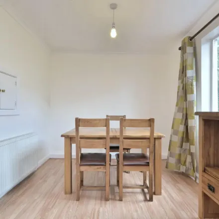 Image 1 - Gunyah Court, Spencer Road, Strand-on-the-Green, London, W4 3SL, United Kingdom - Apartment for rent