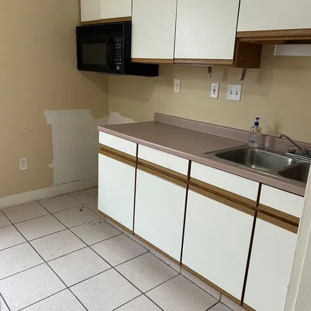 Rent this 3 bed apartment on 72 Cedar Street in Hartford, CT 06106