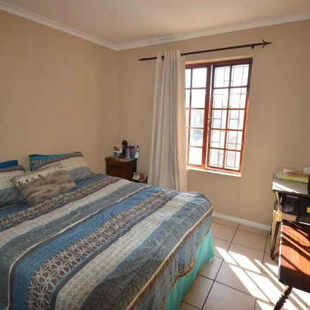 Rent this 1 bed apartment on Woodlands Close in Tara, Western Cape