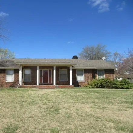Buy this 3 bed house on 142 Holmes Drive in Sikeston, MO 63801