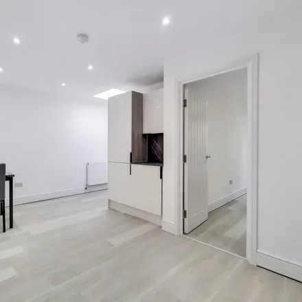 Image 2 - Melrose Avenue, London, SW16 4QY, United Kingdom - Apartment for rent