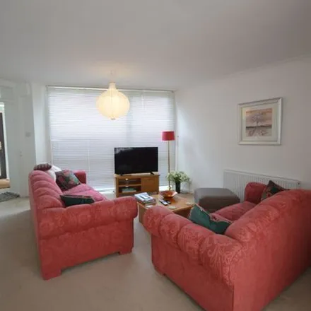 Rent this 3 bed townhouse on Templemere in Elmbridge, KT13 9PA