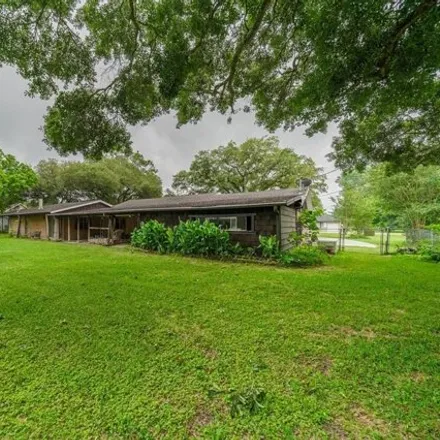 Image 3 - 2346 West Dumble Street, Alvin, TX 77511, USA - House for sale
