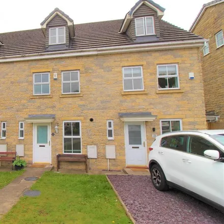 Rent this 3 bed townhouse on Limewood Close in Helmshore, BB4 4HZ