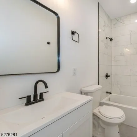 Image 7 - 17 North Weiss Street, Weston, Manville, NJ 08835, USA - House for sale