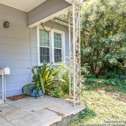 Image 3 - 1418 Buckeye Avenue, San Antonio, TX 78201, USA - House for sale