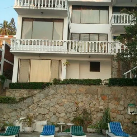Buy this 4 bed house on Avenida Adolfo López Mateos in Barrio La Pinzona, 39300 Acapulco
