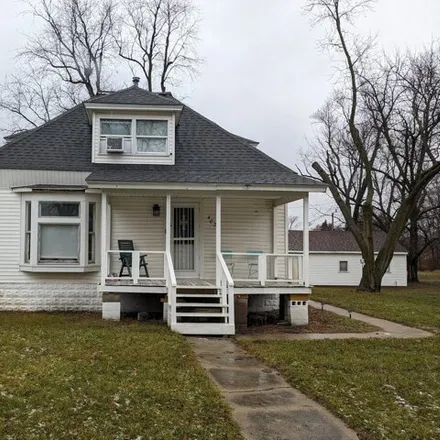 Buy this 3 bed house on 295 West Elm Street in Watseka, IL 60970