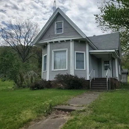Buy this 3 bed house on 520 Lincoln Avenue in Chandlerville, Cass County