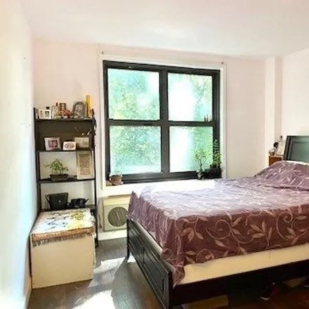 Image 4 - 42-01 Bell Boulevard, New York, NY 11361, USA - Condo for sale