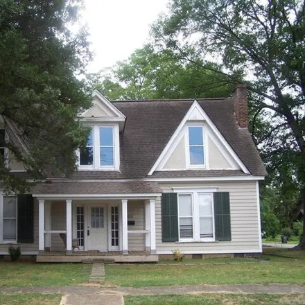 Buy this 4 bed house on 407 East Market Avenue in Searcy, AR 72143