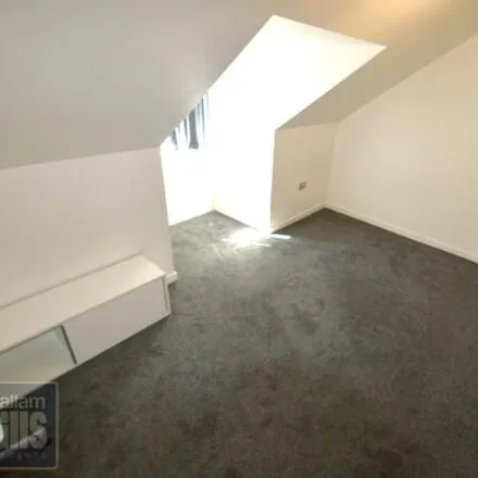 Image 6 - Canterbury Road, Sheffield, South Yorkshire, S8 - Apartment for rent